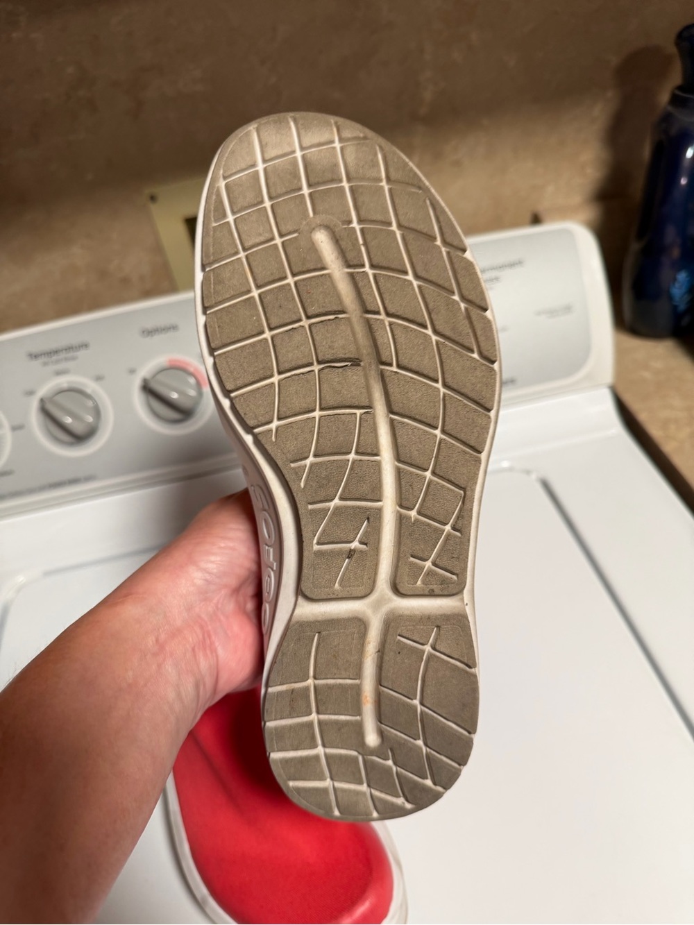 OOFOS Woman’s OOMG Eezee Slip on low Top recovery Shoe size 9 - Picture 8 of 9